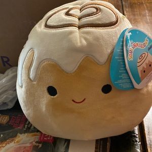 Chanel The Cinnamon roll Claire’s exclusive Squishmallow